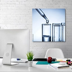 «Капля жидкости в стеклянную пробирку» в интерьере светлого офиса с кирпичными стенами