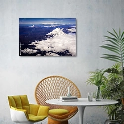 «Россия, Камчатка. Снежный пик вулкана» в интерьере современной гостиной с желтым креслом