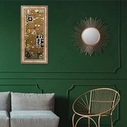 «Fulfilment c.1905-09 2» в интерьере классической гостиной с зеленой стеной над диваном