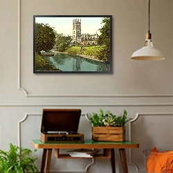 «Великобритания. Оксфорд, башня Магдален» в интерьере комнаты в стиле ретро с проигрывателем виниловых пластинок