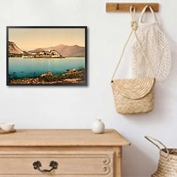 «Италия. Остров Изола-Пескатори» в интерьере в стиле ретро над комодом