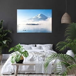 «Гора Фудзи и Кавагутико озеро с утренним туманом» в интерьере современной спальни с черными стенами