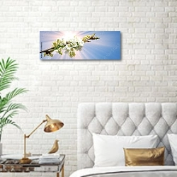 «Весенние цветы на ветке на фоне голубого неба» в интерьере современной спальни в белом цвете с золотыми деталями