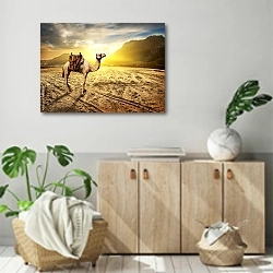 «Верблюд в пустыне на закате» в интерьере современной комнаты над комодом
