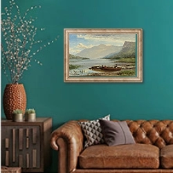 «Алсвотер» в интерьере гостиной с зеленой стеной над диваном