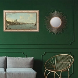 «Вид на Лондон, Темзу и собор Святого Павла» в интерьере классической гостиной с зеленой стеной над диваном