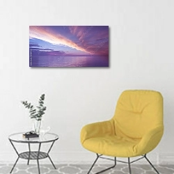 «Морской пейзаж с красивыми облаками» в интерьере комнаты в скандинавском стиле с желтым креслом