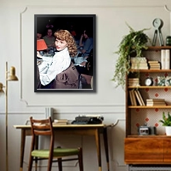 «Hayworth, Rita 22» в интерьере кабинета в стиле ретро над столом