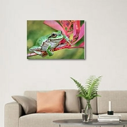 «Весёлый лягушонок на ветке» в интерьере современной светлой гостиной над диваном