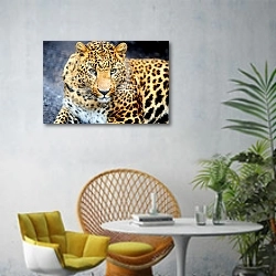 «Леопард 3» в интерьере современной гостиной с желтым креслом