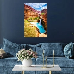 «Водопад Хавасу-Фолс, Гранд-Каньон» в интерьере современной гостиной в синем цвете