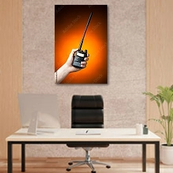 «Рация радио в руке на оранжевом фоне» в интерьере офиса начальника