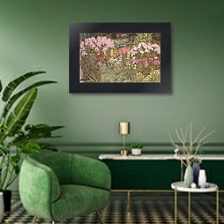 «Pink Phlox in the Herbaceous Border» в интерьере классической гостиной с зеленой стеной над диваном