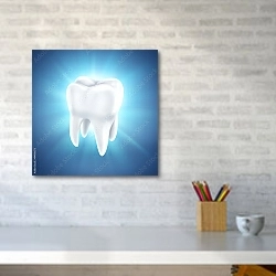 «Здоровый белый зуб» в интерьере офиса над рабочим столом
