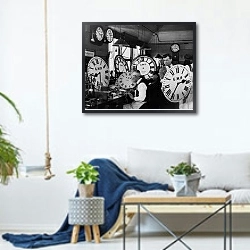 «История в черно-белых фото 765» в интерьере гостиной в скандинавском стиле над диваном