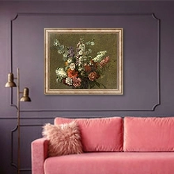 «Delphiniums; Pieds d'alouette, 1899» в интерьере гостиной с розовым диваном