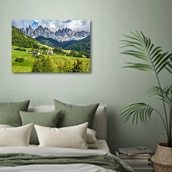 «Валь-ди-Фюнес, Южный Тироль, Италия» в интерьере современной спальни в зеленых тонах