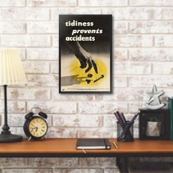 «Tidiness Prevents Accidents» в интерьере кабинета в стиле лофт над столом