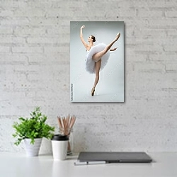 «Балерина в студии» в интерьере современного офиса с белой кирпичной стенкой
