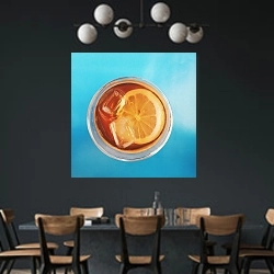 «Чай со льдом и лимоном» в интерьере столовой с черными стенами