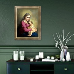«Богоматерь с младенцем» в интерьере в классическом стиле над комодом