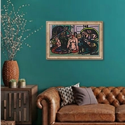 «Perseus’s Last Duty» в интерьере гостиной с зеленой стеной над диваном