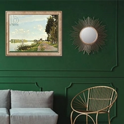 «Argenteuil, c.1872» в интерьере классической гостиной с зеленой стеной над диваном