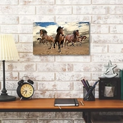 «Табун лошадей» в интерьере кабинета в стиле лофт над столом