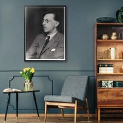 «Igor Stravinsky» в интерьере гостиной в стиле ретро в серых тонах