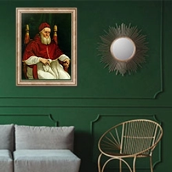«Portrait of Pope Julius II c.1512» в интерьере классической гостиной с зеленой стеной над диваном