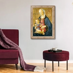 «Madonna and Child, c. 1470- 75» в интерьере гостиной в бордовых тонах