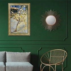 «Цветущая груша» в интерьере классической гостиной с зеленой стеной над диваном