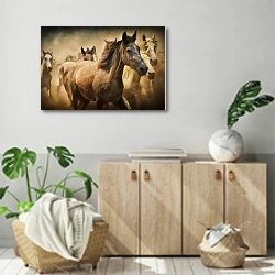 «Стадо бегущих лошадей» в интерьере современной комнаты над комодом