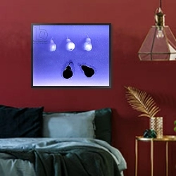 «Blue Pears 2005» в интерьере спальни с акцентной стеной
