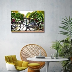 «Голландия, Амстердам. Цветы и велосипеды у канала №2» в интерьере современной гостиной с желтым креслом