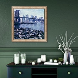 «Вид с каменистого берега на бруклинский мост» в интерьере прихожей в зеленых тонах над комодом