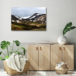 «Исландия, горы Ландманналаугар» в интерьере современной комнаты над комодом