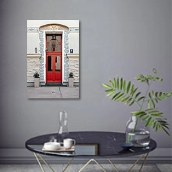 «Красивая историческая дверь в Риге» в интерьере современной гостиной в серых тонах