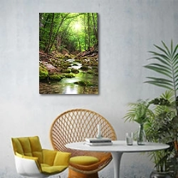 «Ручей в горном лесу» в интерьере современной гостиной с желтым креслом
