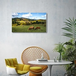 «Пасущееся стадо коров в осенних полях» в интерьере современной гостиной с желтым креслом