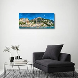 «Италия, Амальфитанское побережье, Позитано 9» в интерьере современной комнаты с серой банкеткой