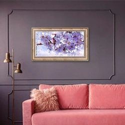 «Цветущая ветка яблони» в интерьере гостиной с розовым диваном