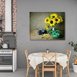 «Натюрморт с букетом подсолнухов и фотоаппаратом» в интерьере кухни над обеденным столом