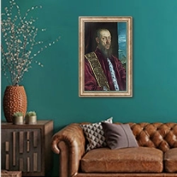 «Портрет Виченцо Морозини» в интерьере гостиной с зеленой стеной над диваном