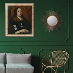 «Портрет пожилой женщины 3» в интерьере классической гостиной с зеленой стеной над диваном