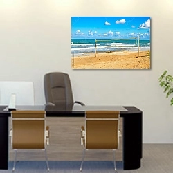 «Волейбольная сетка на пляже» в интерьере офиса над столом начальника
