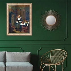 «Спящая женщина у огня» в интерьере классической гостиной с зеленой стеной над диваном