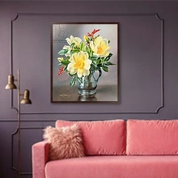 «AB96 Yellow Roses in a Tankard» в интерьере гостиной с розовым диваном