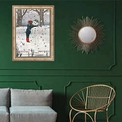 «Let It Snow» в интерьере классической гостиной с зеленой стеной над диваном