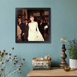 «Хепберн Одри 107» в интерьере в стиле ретро с бирюзовыми стенами